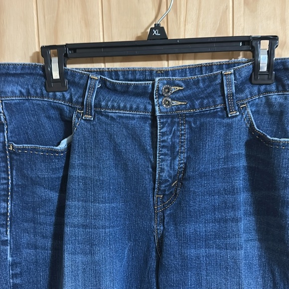 Levi’s Slender Bootcut 526 Jeans.  Classic Blue Women's Jeans - Picture 2 of 6